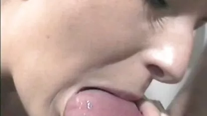 Sie kam in unser Büro, grosse hängetitten porn um sich zu beschweren.