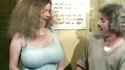 Taylor Regen wie eine cream geile brüste porn pie