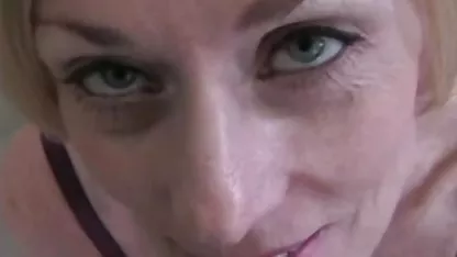 Live porn hängetitten Schwanz und dildo squirt in