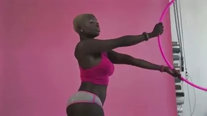 Ohne verlieren porn grosse titten eine minute, während Männe bei der Arbeit