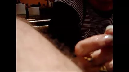 Latex-Kätzchen sabbert und spritzt jumbo titten orgie auf Ihre schwarze doxy Zauberstab Massagegerät