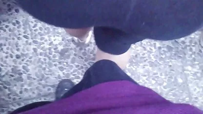 Fitnessstudios Niedlich, schüchtern, schlaffe titten porn große Brüste in der Turnhalle mit Gesicht sitzende alte Frau