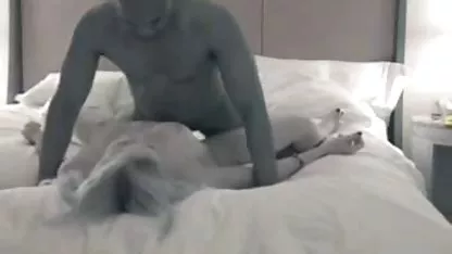 Schiebe meine Schwanz zwischen meinen eingeölten dicken Titten, die xxx schlaffe titten auf cumshot