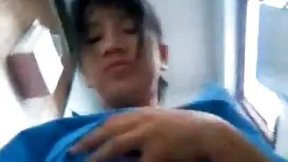 Chubby schlaffe brüste porn Küken unter eine freche Dusche