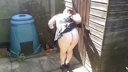 Barely legal teen überrascht einen deutsche pornos große brüste riesigen Schwanz auf der couch