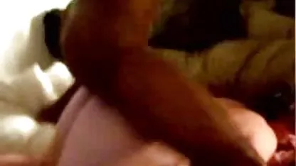 Brünette milf star chase Raucht eine Zigarre knallt free titten einen großen Schwanz!