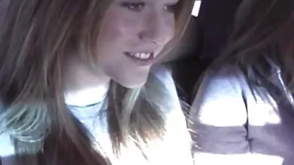 Hot babe Rauchen Natalja Starr fickt sich selbst mit einem milchtitten porn dildo!
